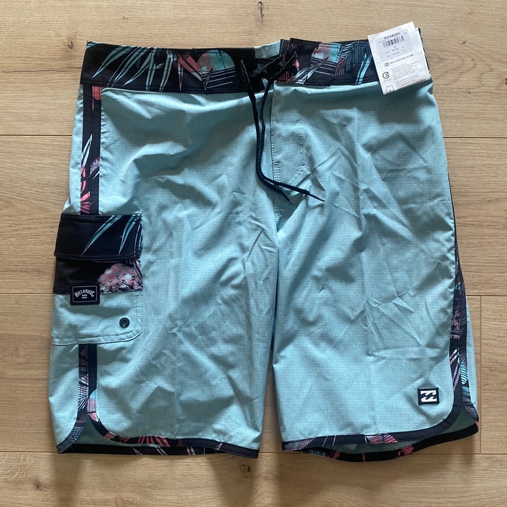 NWT Men’s Billabong Board Shorts